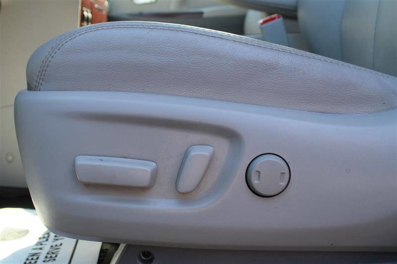 Used 2013 Toyota Sienna XLE w/ Entertainment Pkg FWD image 11
