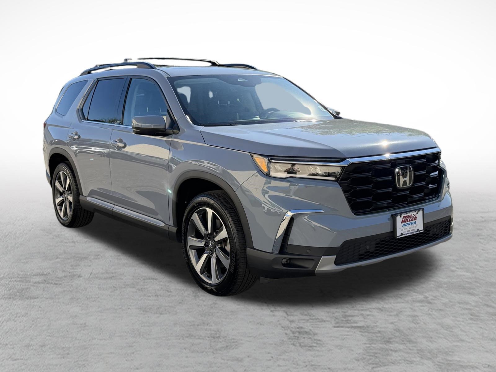 Used 2025 Honda Pilot Touring image 3