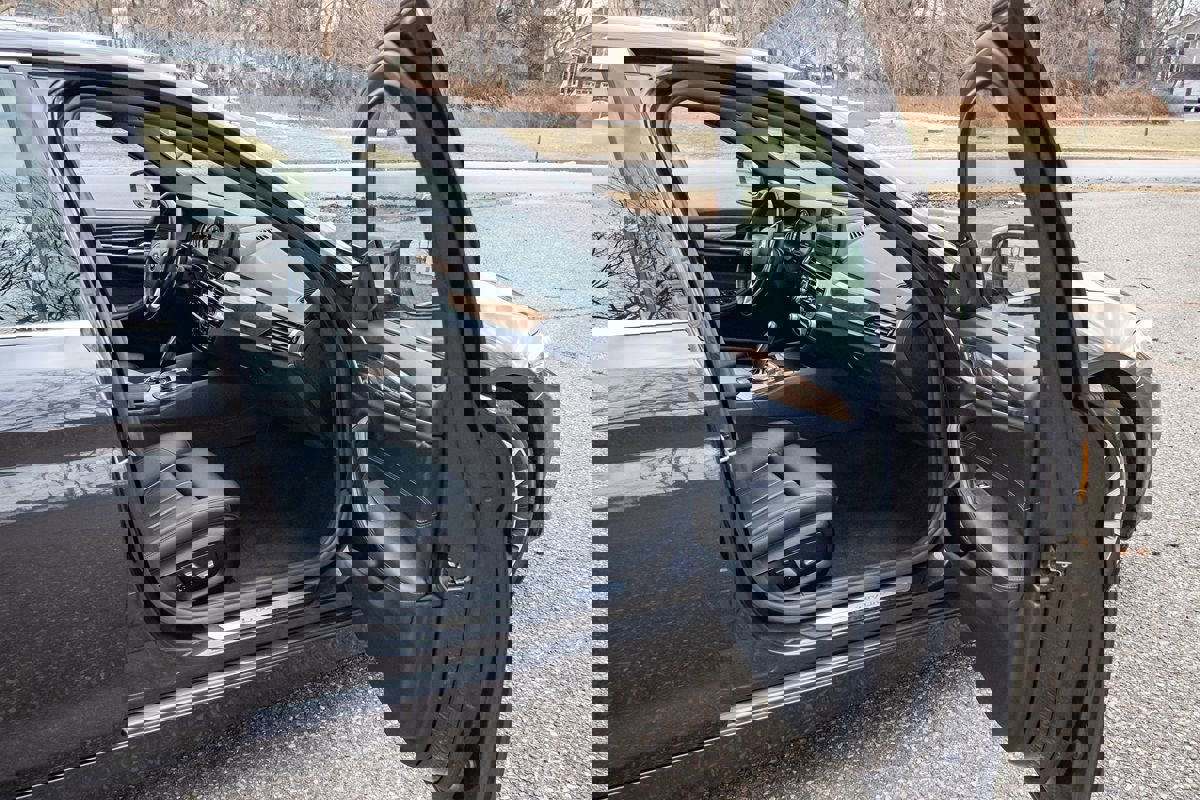 Used 2018 BMW 530i xDrive image 16