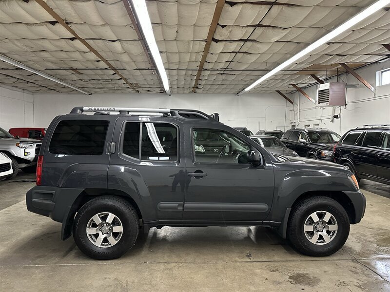 Used 2012 Nissan Xterra PRO-4X AWD/4WD image 2