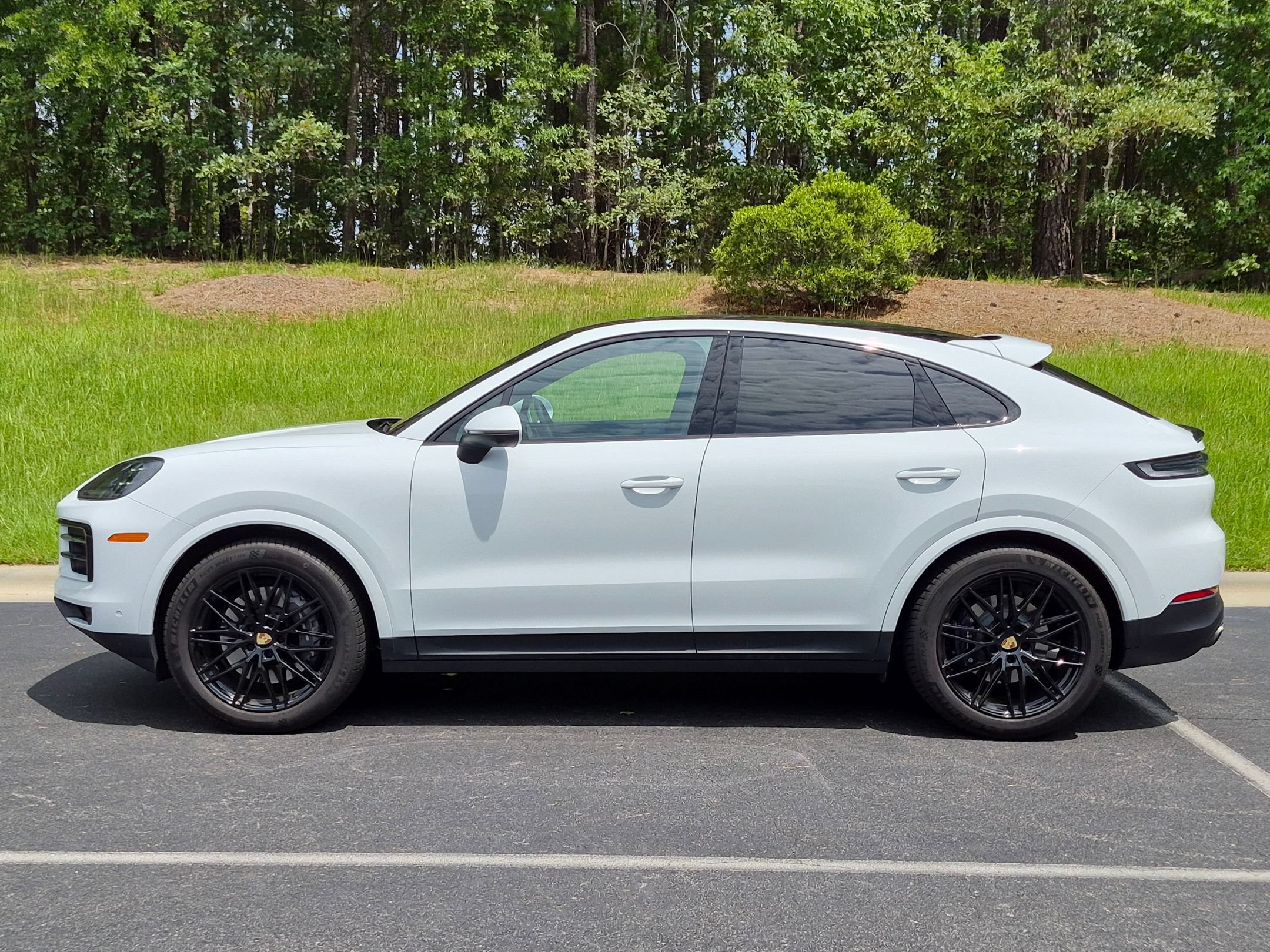 Certified 2024 Porsche Cayenne Coupe AWD/4WD image 2