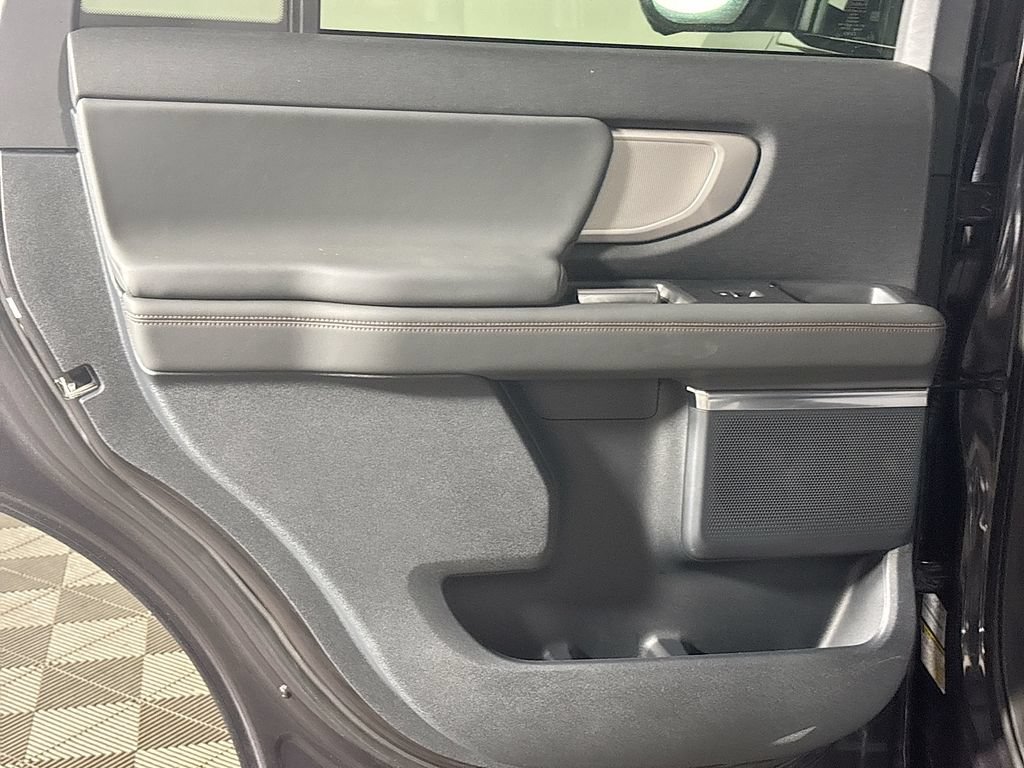 Used 2025 Ford Expedition Active AWD/4WD image 19