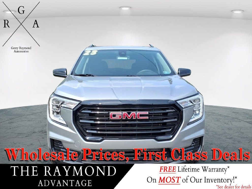Used 2023 GMC Terrain SLE w/ Elevation Edition AWD/4WD image 2