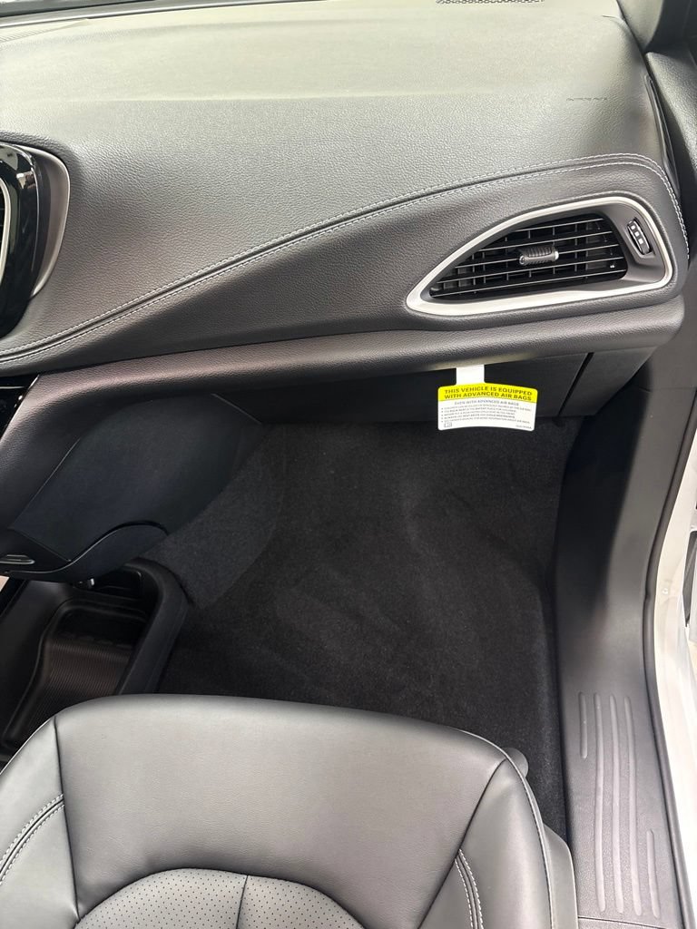 New 2027 Chrysler Pacifica Select w/ Family Tech Group FWD image 28