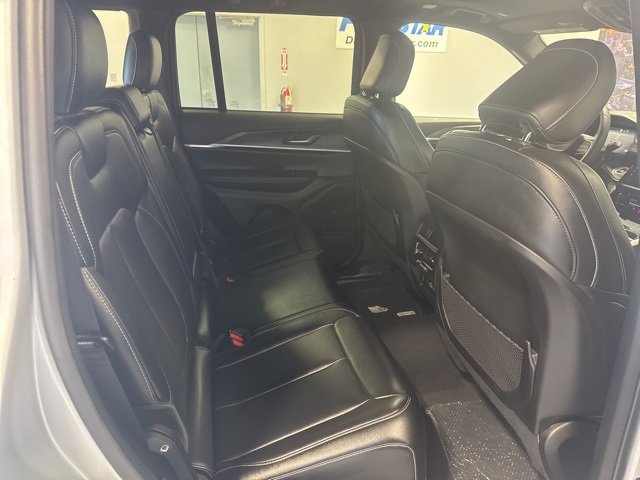 Used 2024 Jeep Grand Cherokee Limited w/ Black Appearance Package image 19