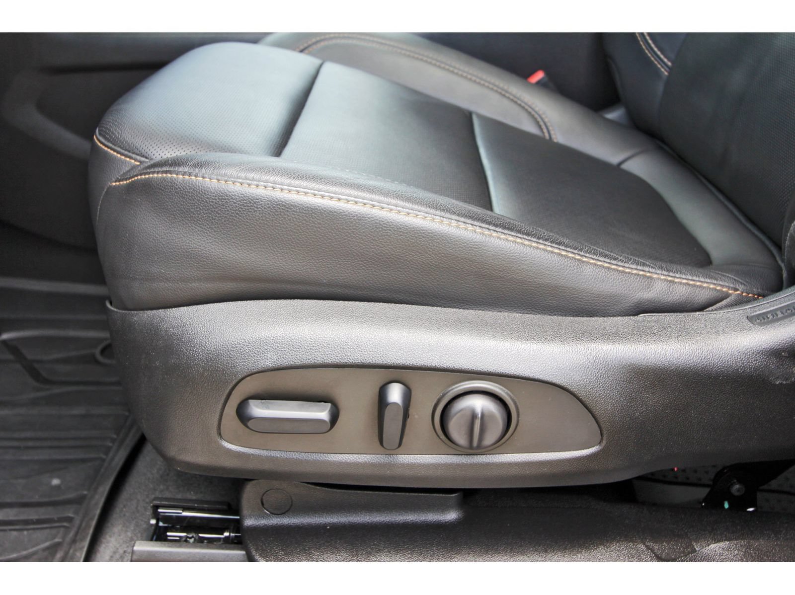 Used 2021 Chevrolet Traverse Premier w/ LPO, Floor Liner Package FWD image 32