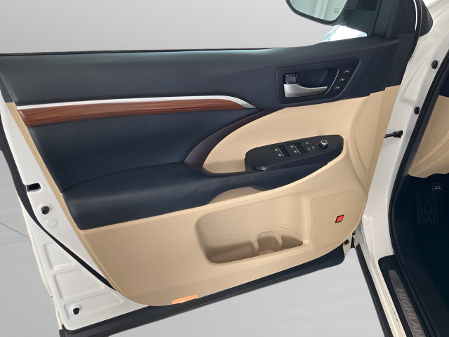 Used 2019 Toyota Highlander Limited FWD image 9
