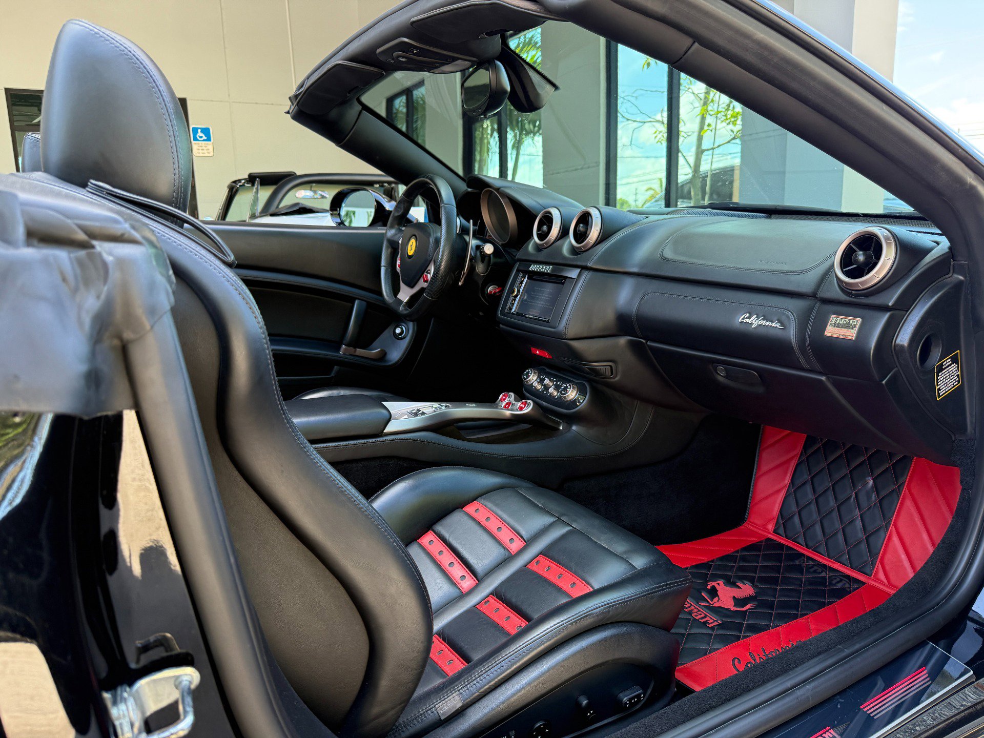 Used 2010 Ferrari California RWD image 33