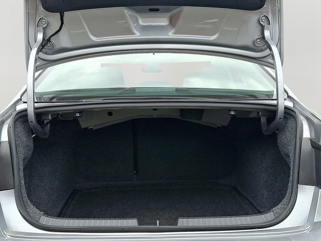 Used 2024 Volkswagen Jetta SE w/ Panoramic Sunroof Package image 28