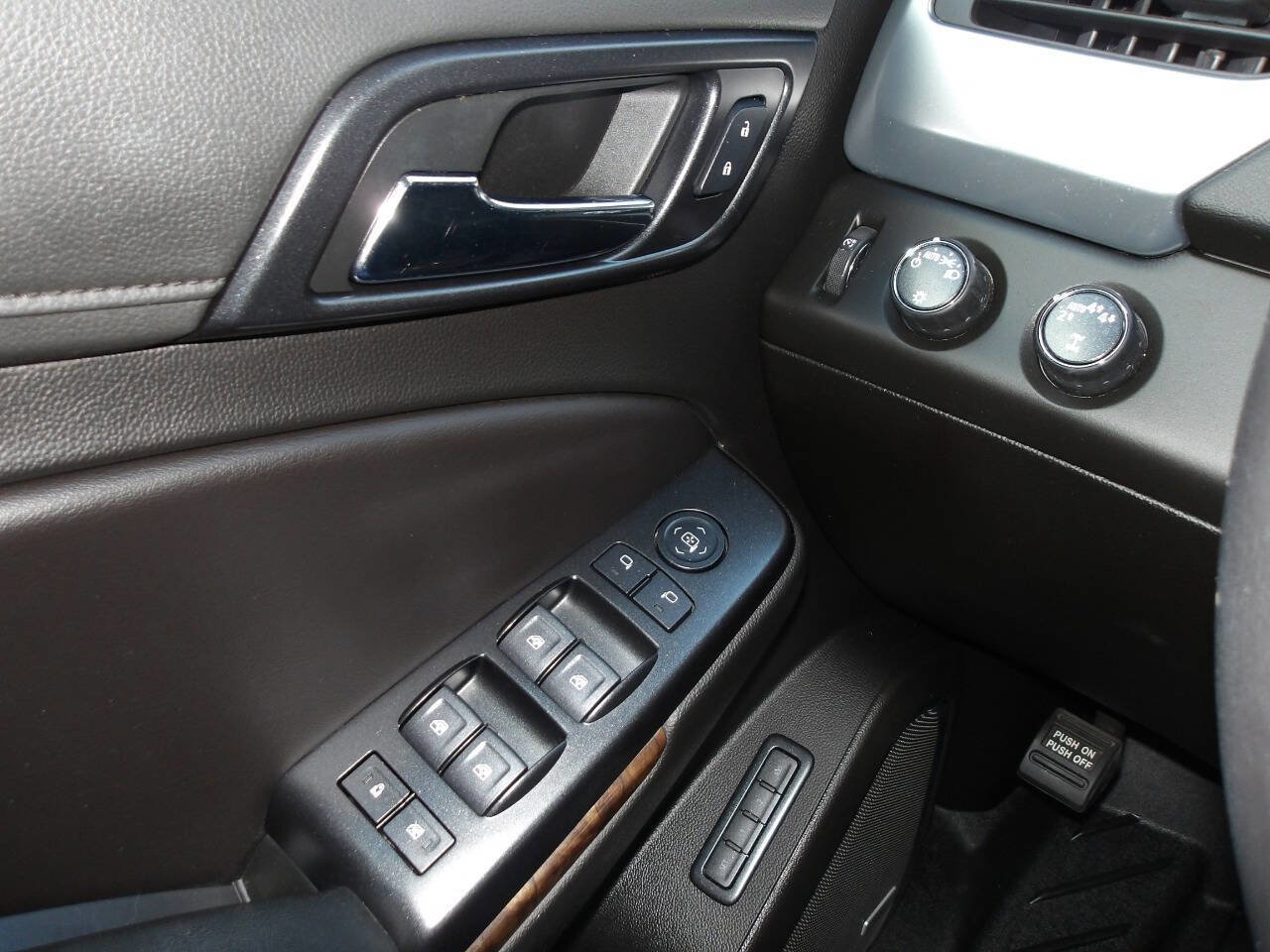 Used 2019 Chevrolet Tahoe LT w/ LT Midnight Edition image 25