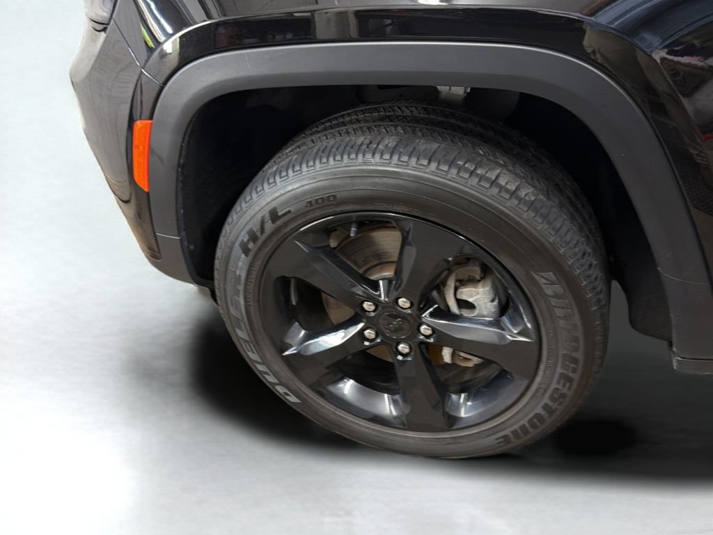 Used 2024 Jeep Grand Cherokee L Laredo AWD/4WD image 31