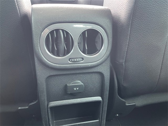 Used 2016 Volkswagen Tiguan SE image 18