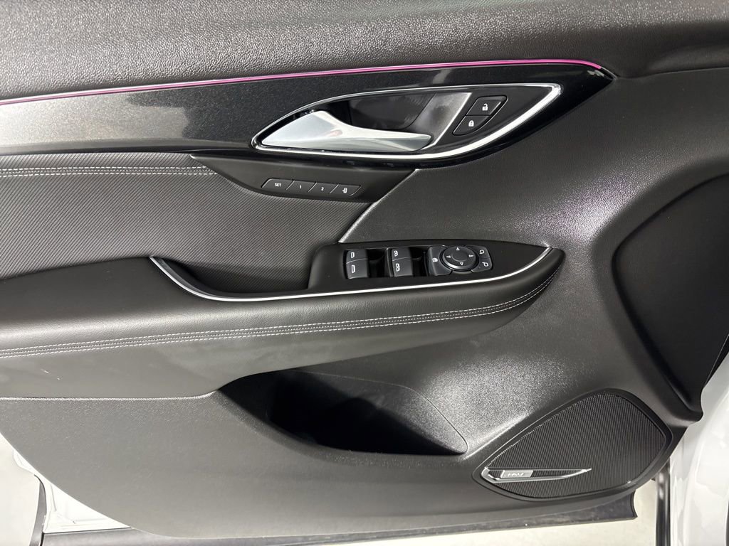 Used 2025 Buick Envision Preferred image 17