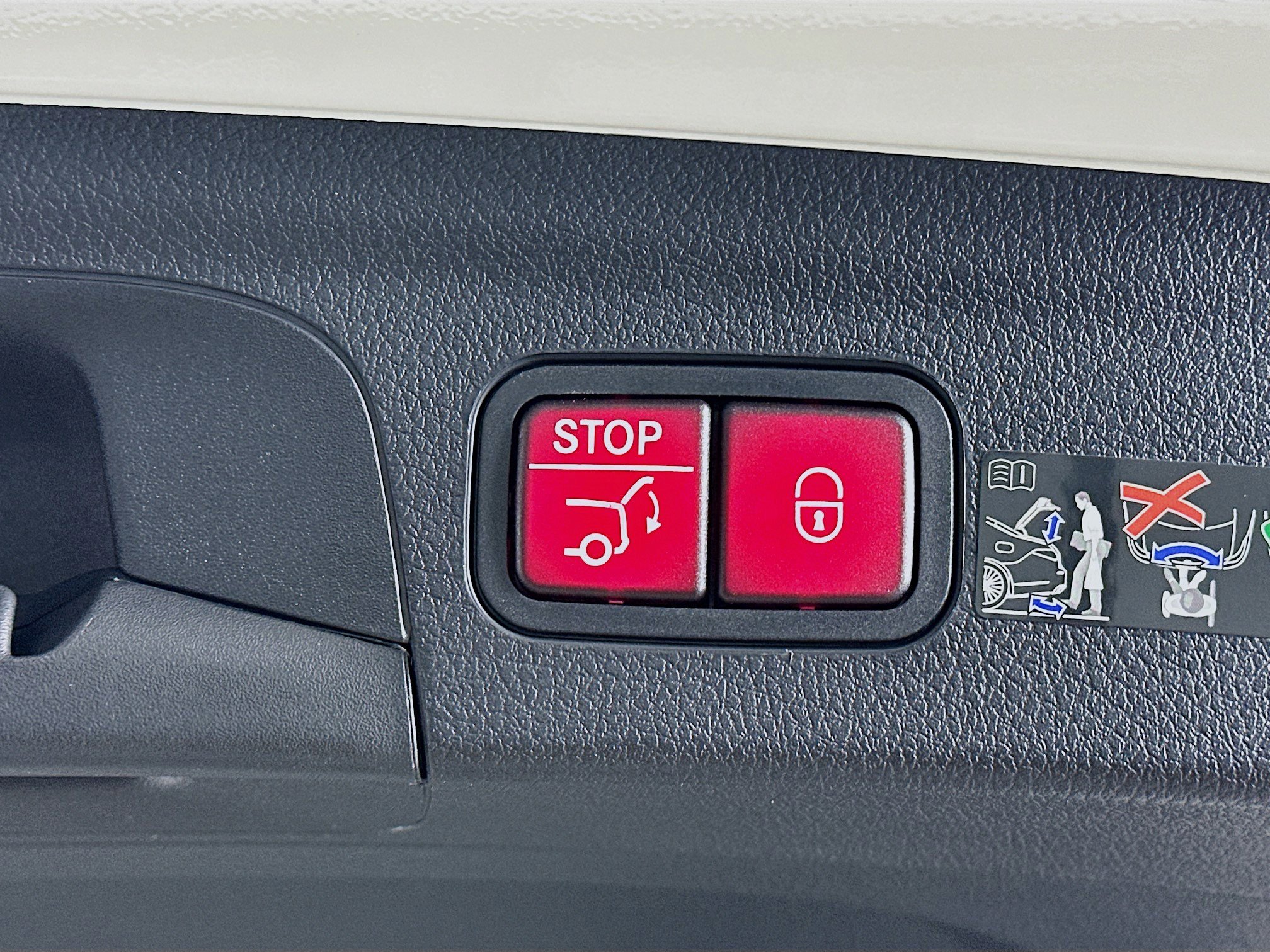 Certified 2026 Mercedes-Benz GLE 450 4MATIC image 36