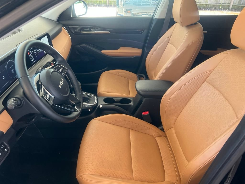 Certified 2025 Kia Seltos EX w/ EX Sunroof Package AWD/4WD image 4
