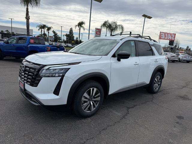 New 2026 Nissan Pathfinder SL image 3