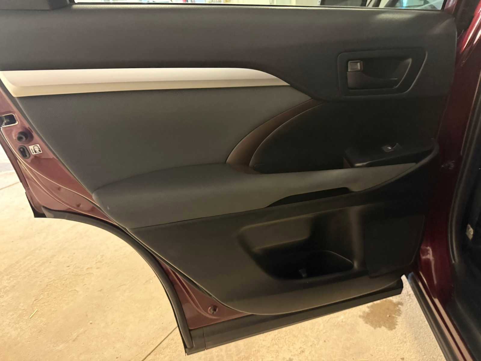 Used 2019 Toyota Highlander LE AWD/4WD image 22
