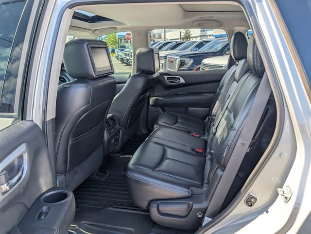 Used 2018 Nissan Pathfinder Platinum image 7