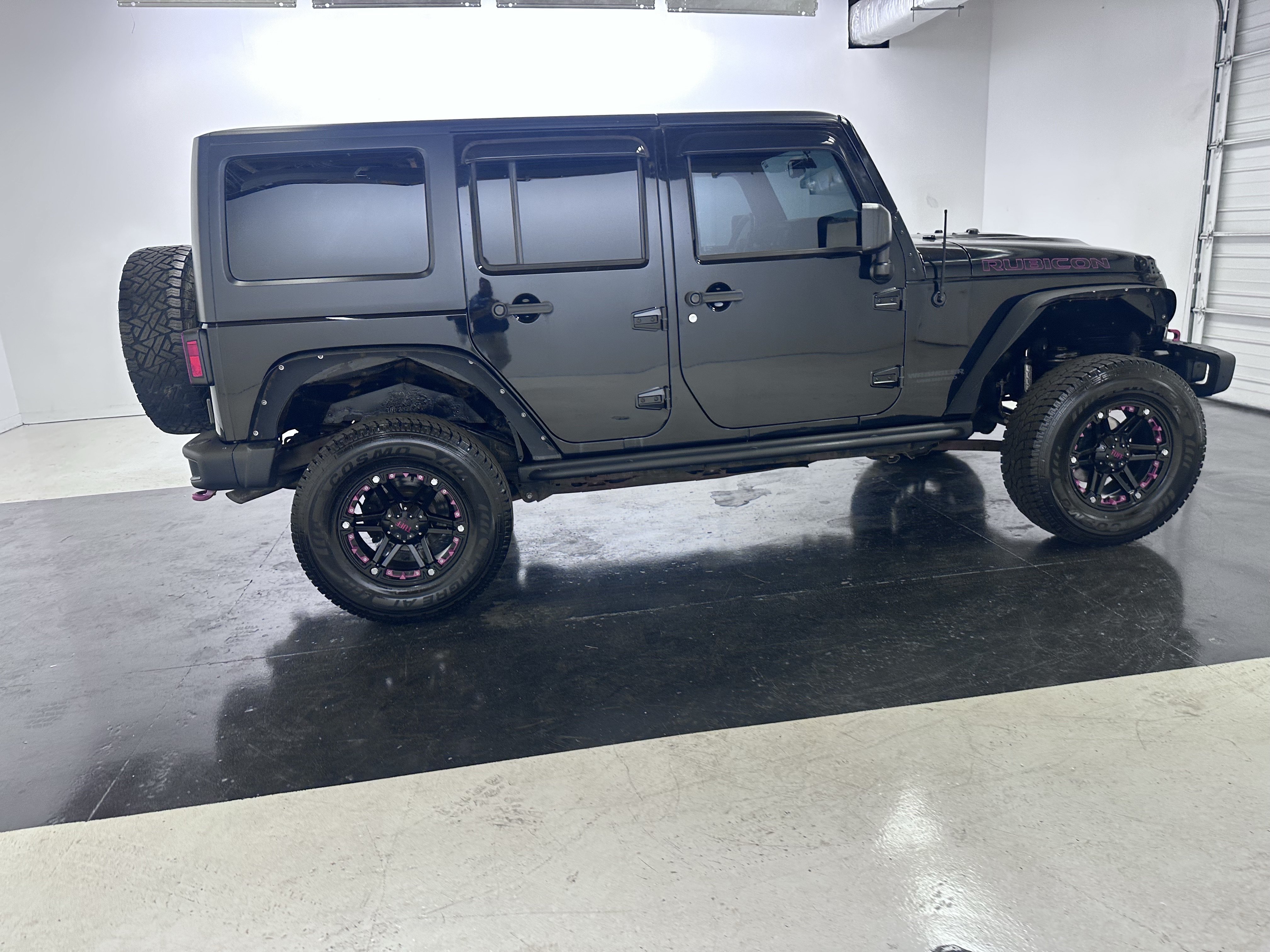 Used 2015 Jeep Wrangler Unlimited Rubicon AWD/4WD image 17