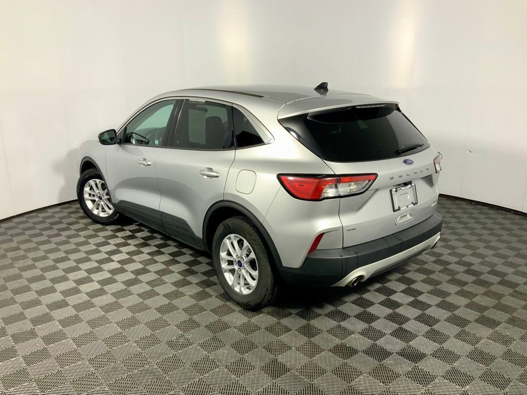 Used 2020 Ford Escape SE image 14