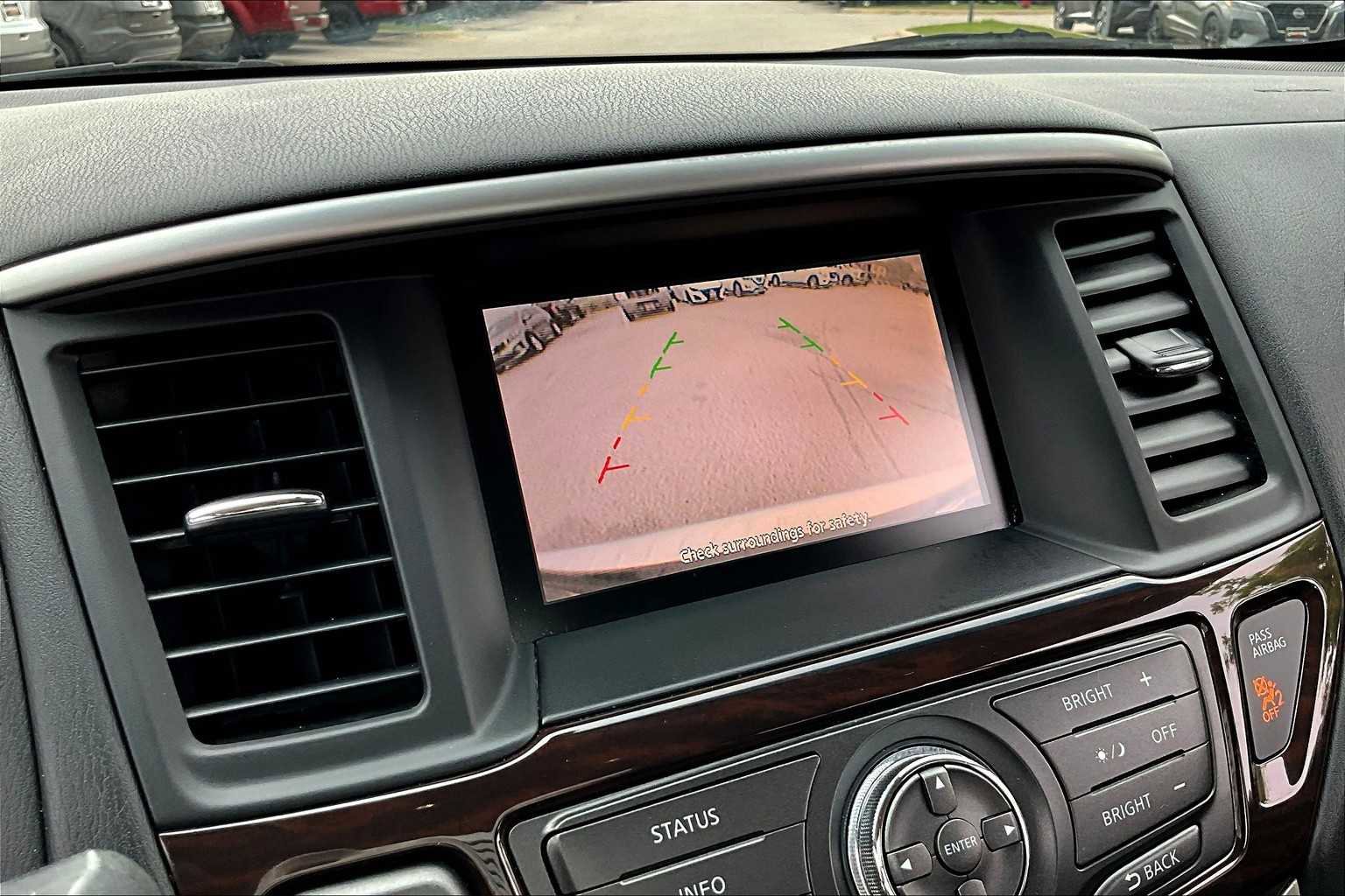 Used 2013 Nissan Pathfinder SL FWD image 27