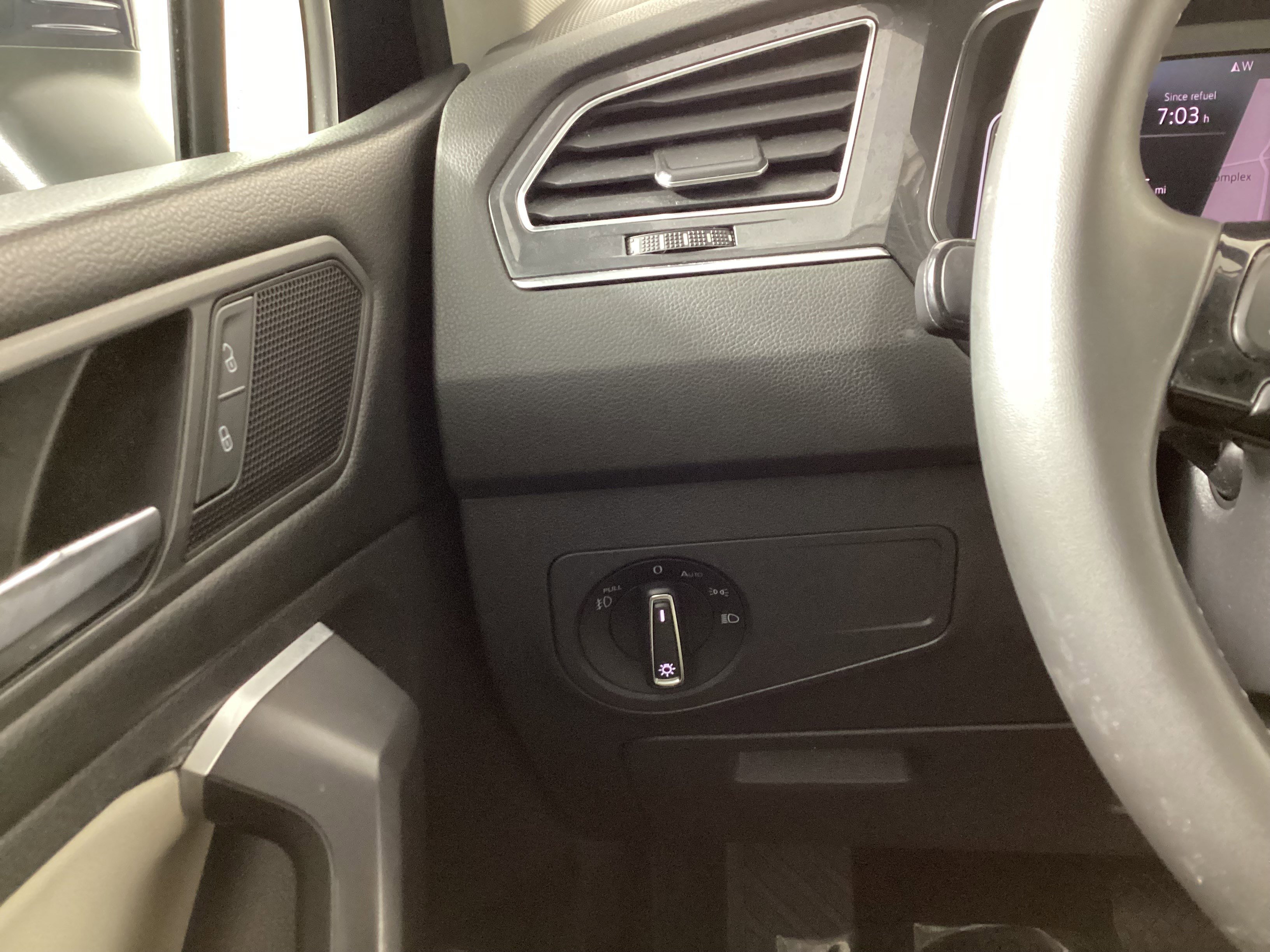 Used 2021 Volkswagen Tiguan SEL image 23