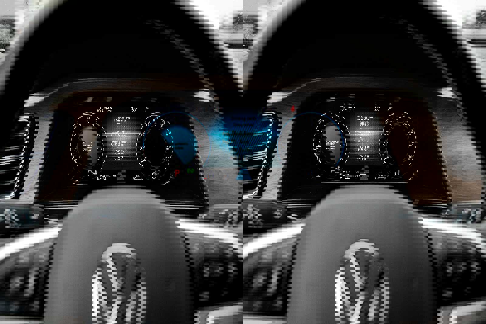 Used 2025 Volkswagen Atlas SE image 24