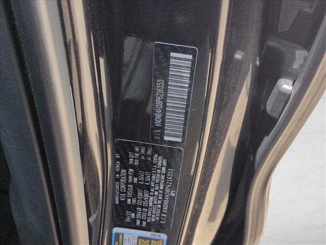 Used 2023 Kia Carnival LX FWD image 22