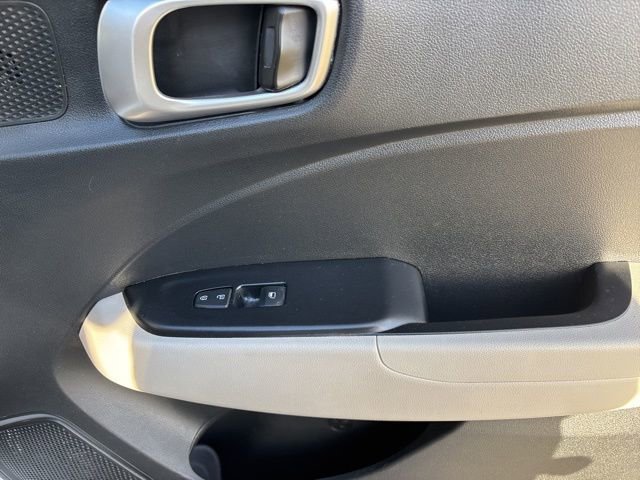 Used 2024 Hyundai Venue SEL image 38