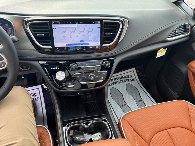 New 2026 Chrysler Pacifica Pinnacle w/ Trailer Tow Group image 15