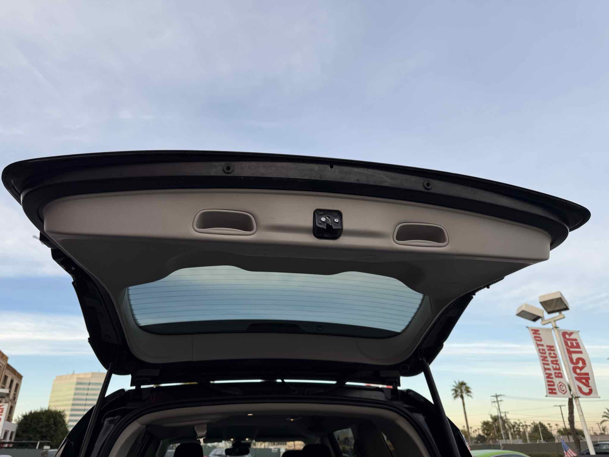 Used 2023 Chrysler Voyager LX image 33