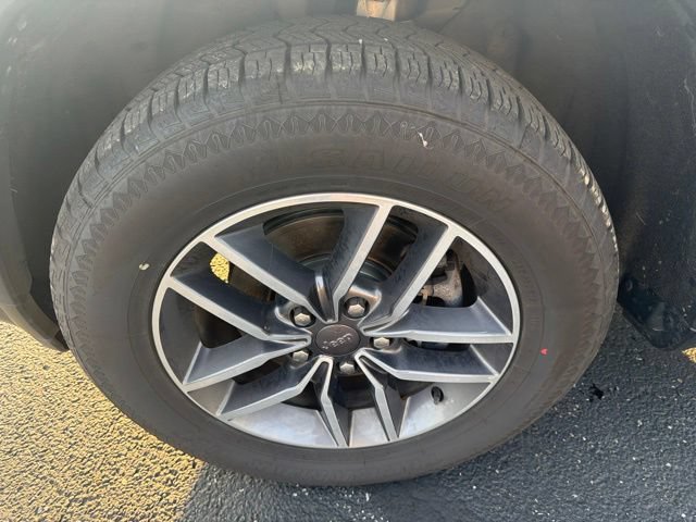 Used 2019 Jeep Grand Cherokee Limited AWD/4WD image 32