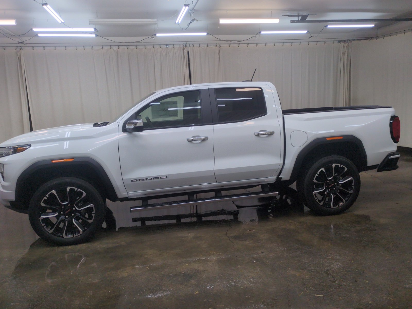 New 2026 GMC Canyon Denali AWD/4WD image 9