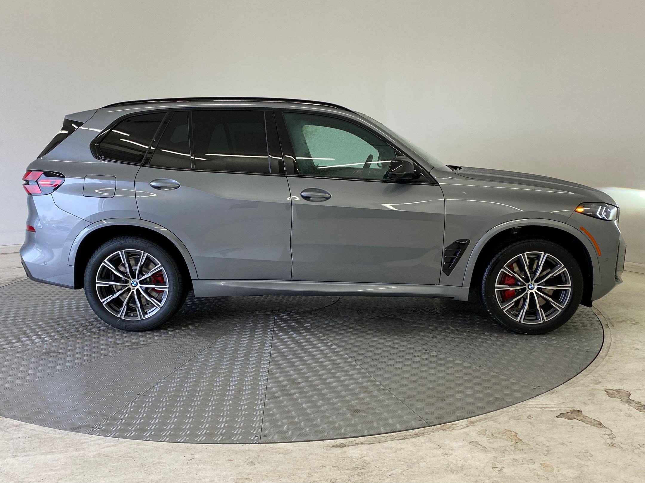 New 2026 BMW X5 M60i w/ Executive Package image 7