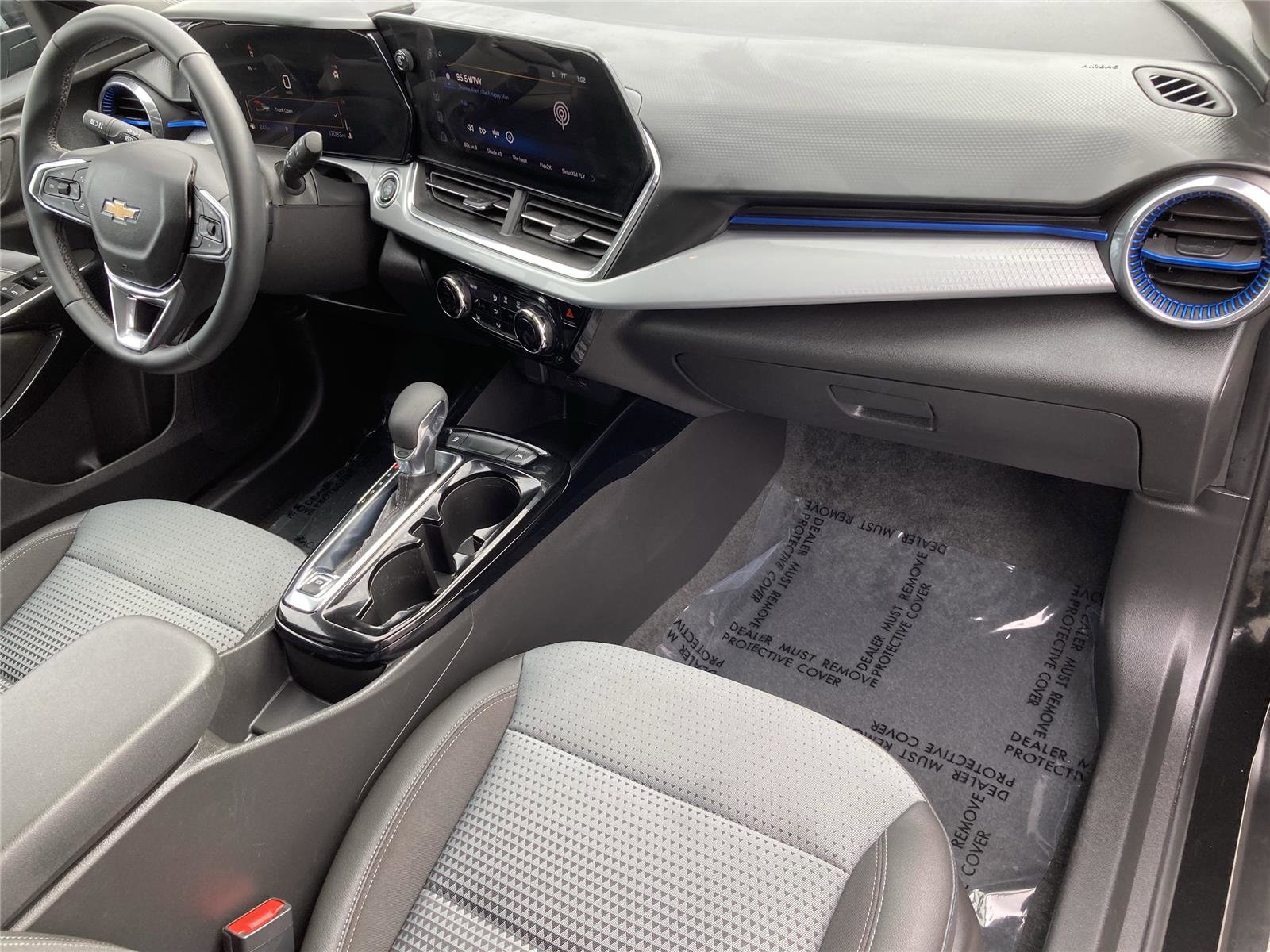 Used 2025 Chevrolet Trax LT w/ LT Convenience Package image 28