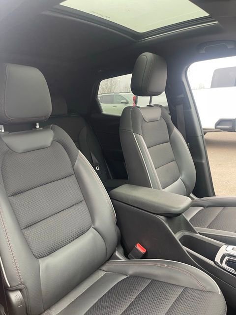 Used 2023 Chevrolet TrailBlazer RS w/ Sun and Liftgate Package image 2