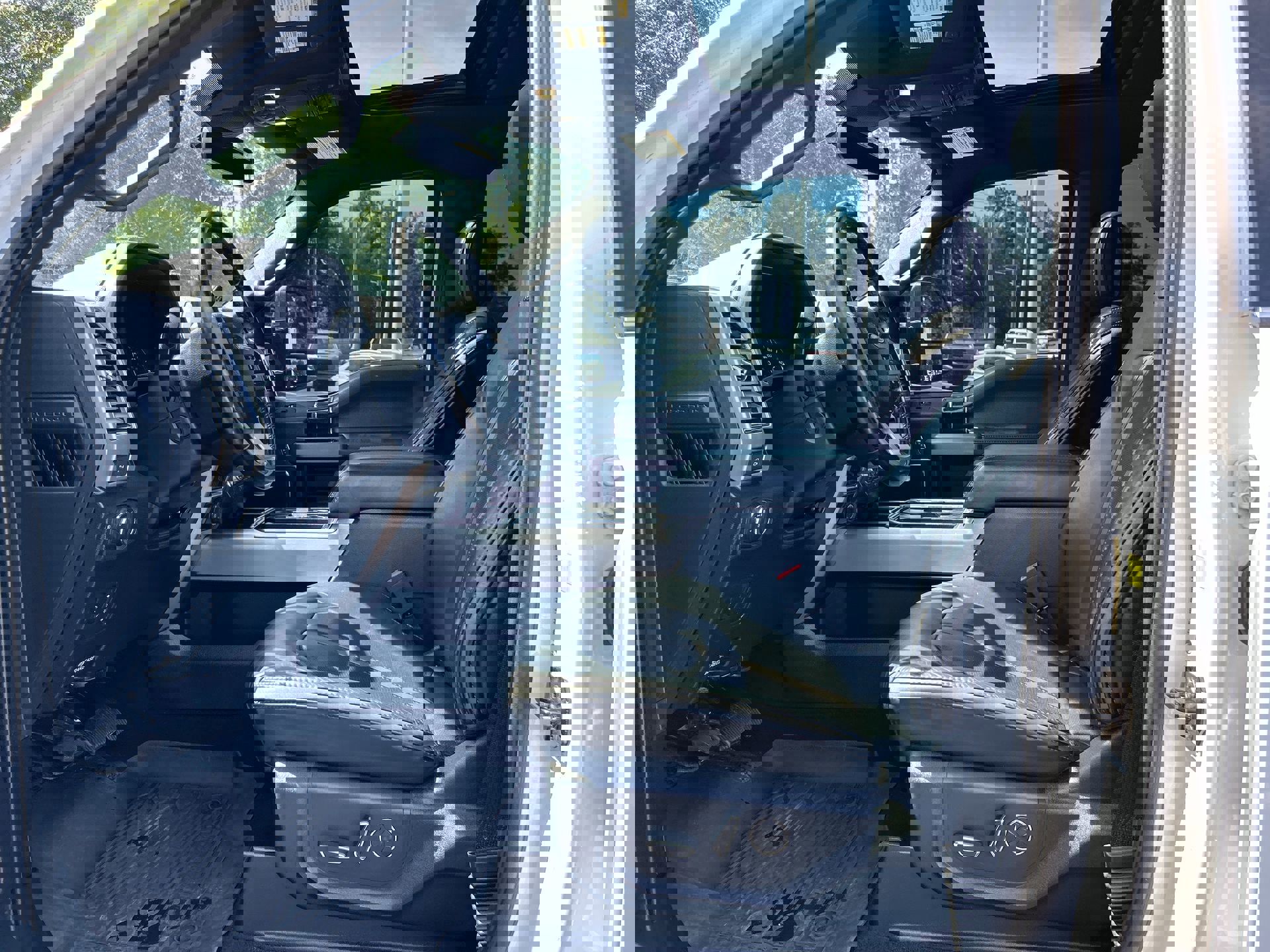 Used 2020 Ford F450 Platinum w/ FX4 Off-Road Package image 16