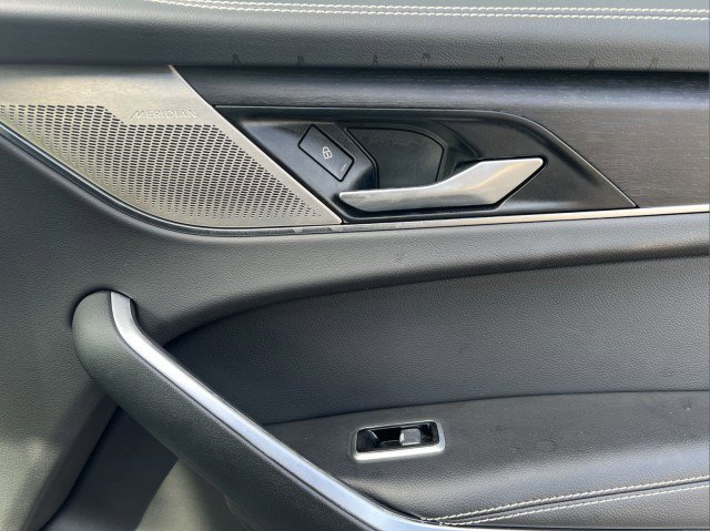 Used 2025 Jaguar F-PACE R-Dynamic S image 21