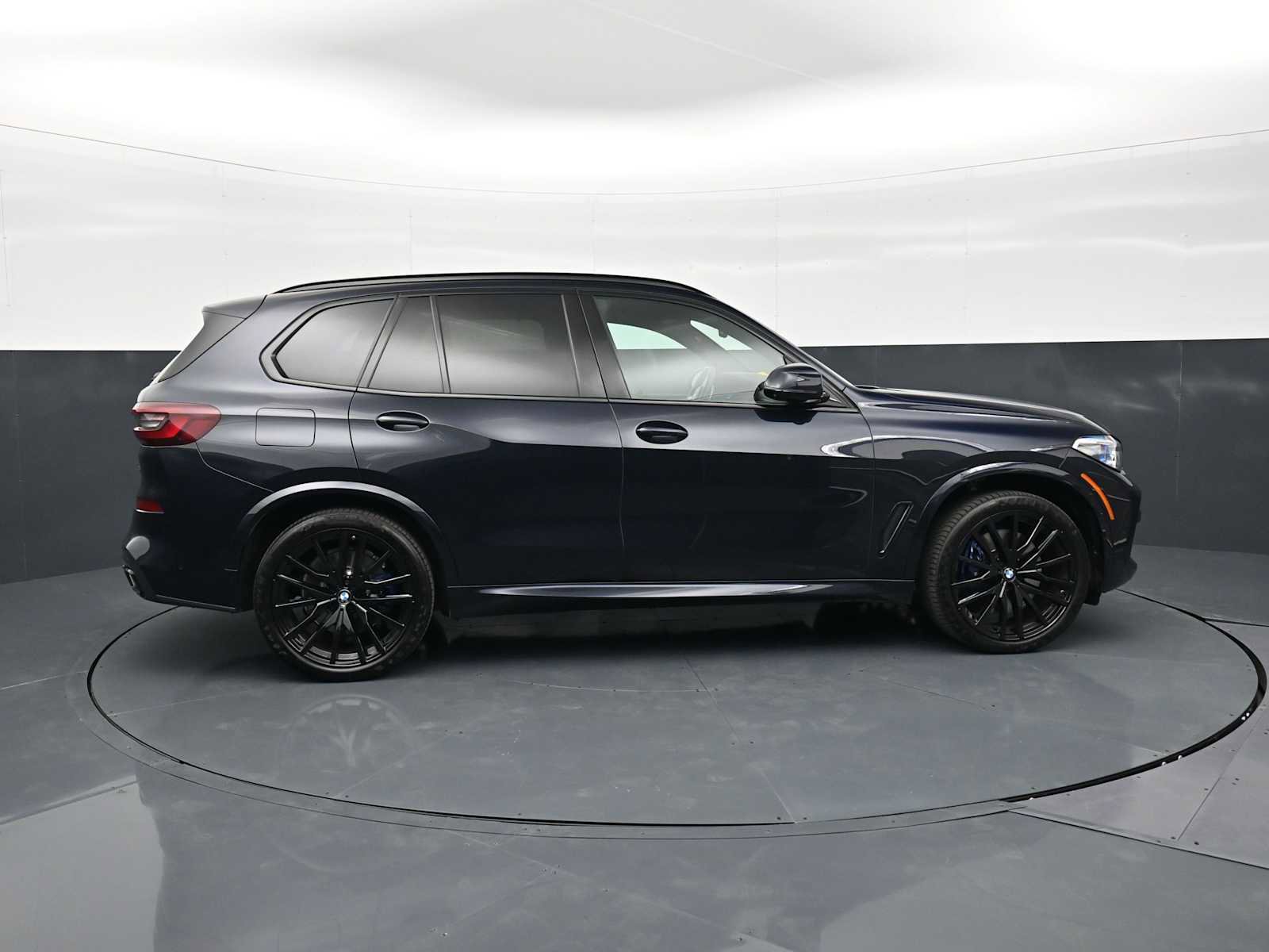 Used 2023 BMW X5 M50i w/ Executive Package image 4