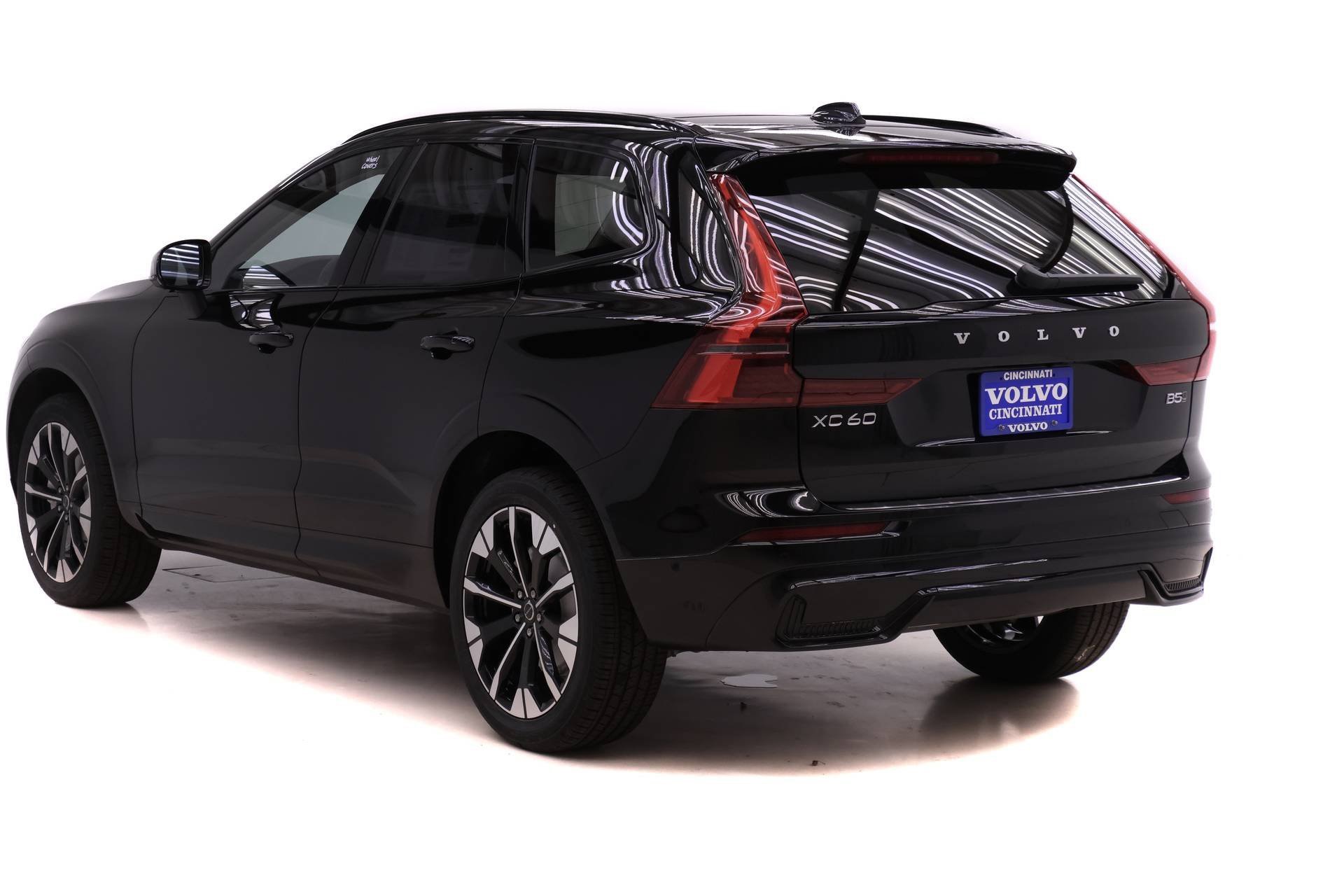 New 2026 Volvo XC60 B5 Plus w/ Climate Package image 5