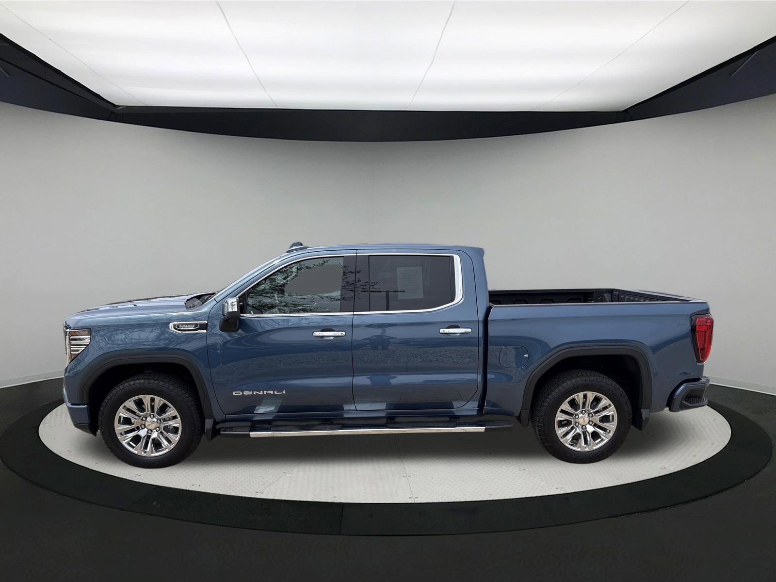 Used 2025 GMC Sierra 1500 Denali w/ Technology Package AWD/4WD image 4