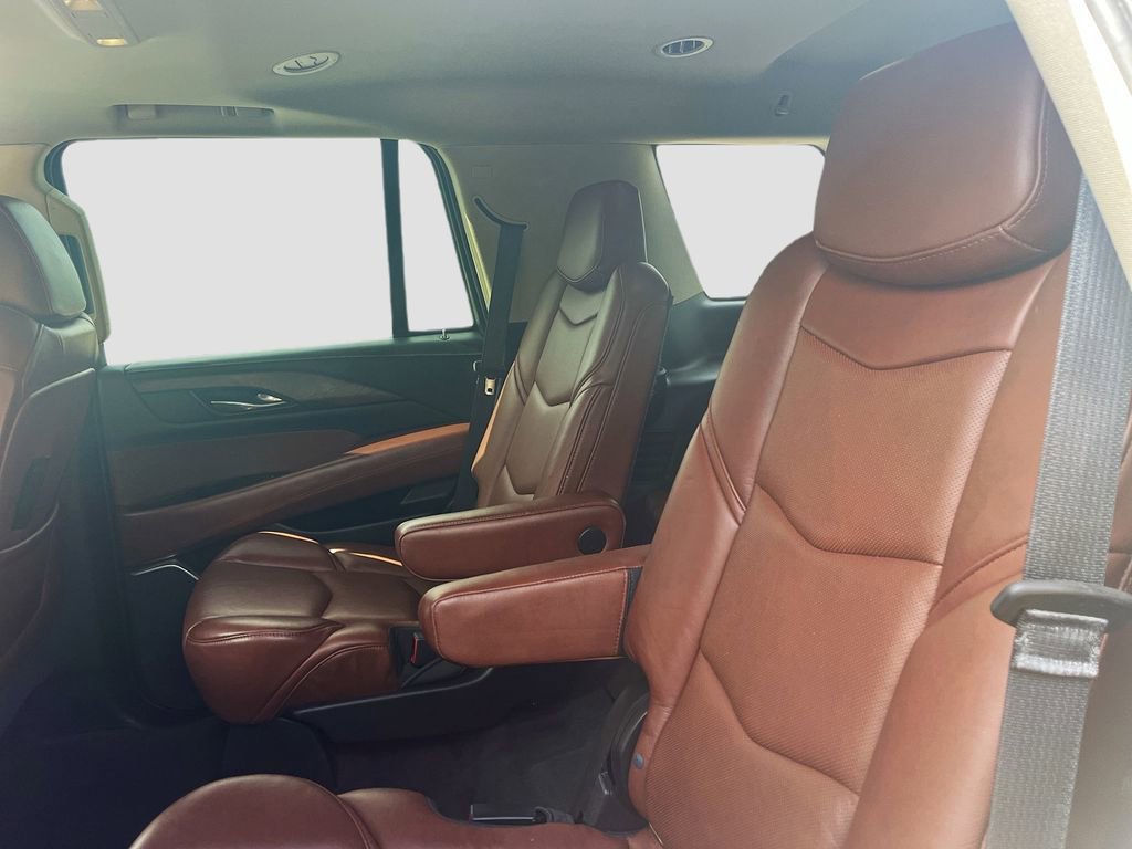 Used 2020 Cadillac Escalade Luxury w/ Escalade Sport Edition AWD/4WD image 26