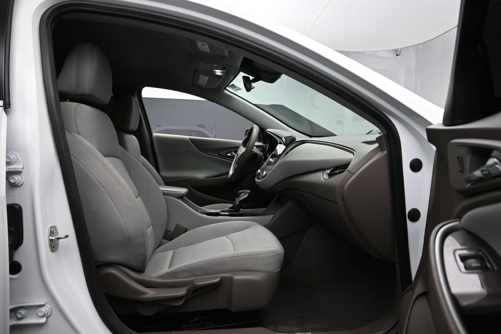 Used 2023 Chevrolet Malibu LS FWD image 27