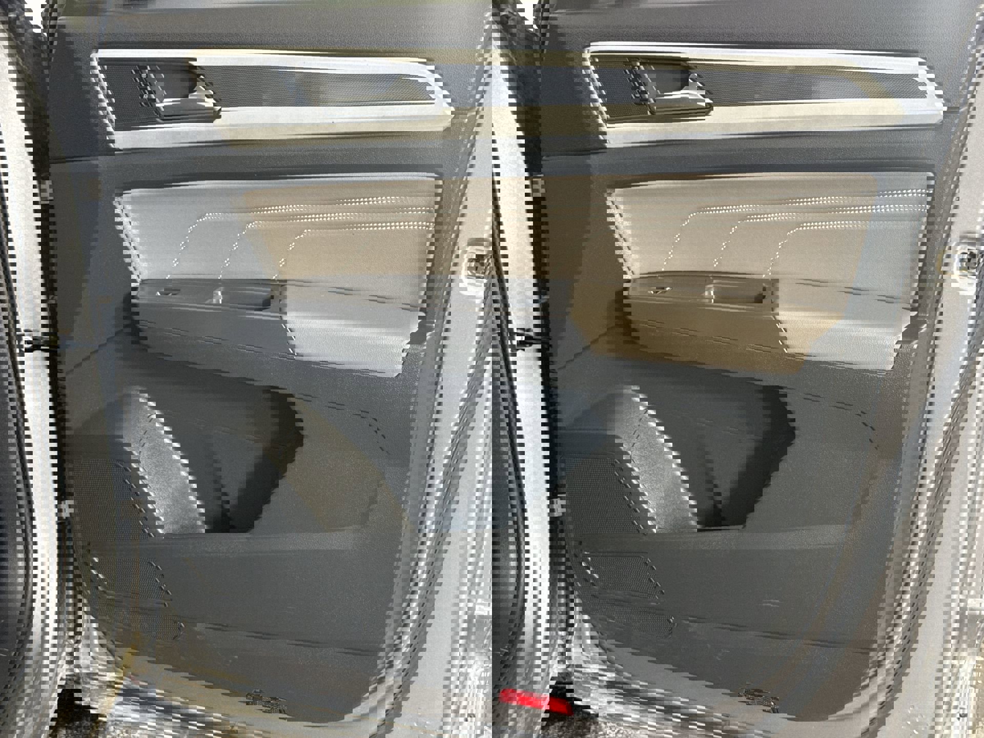 Used 2021 Volkswagen Atlas Cross Sport SEL R-Line image 31