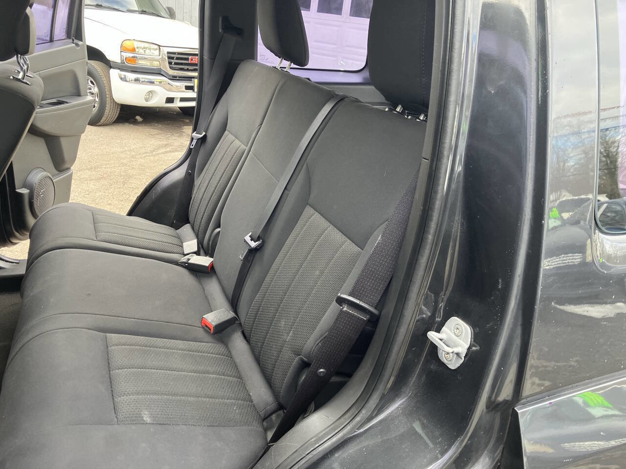 Used 2011 Jeep Liberty Sport image 29