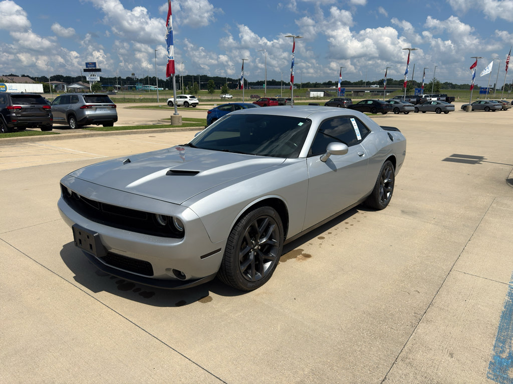 Used 2019 Dodge Challenger SXT w/ Driver Convenience Group RWD video 1