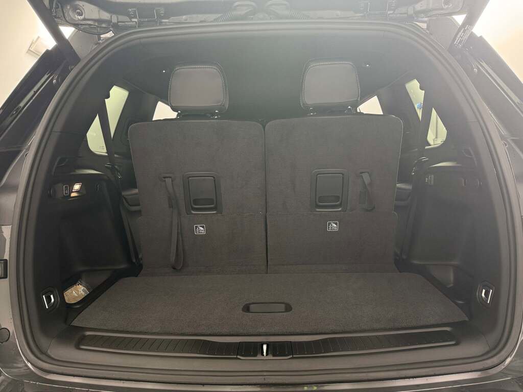 New 2025 Jeep Grand Cherokee L Laredo image 26