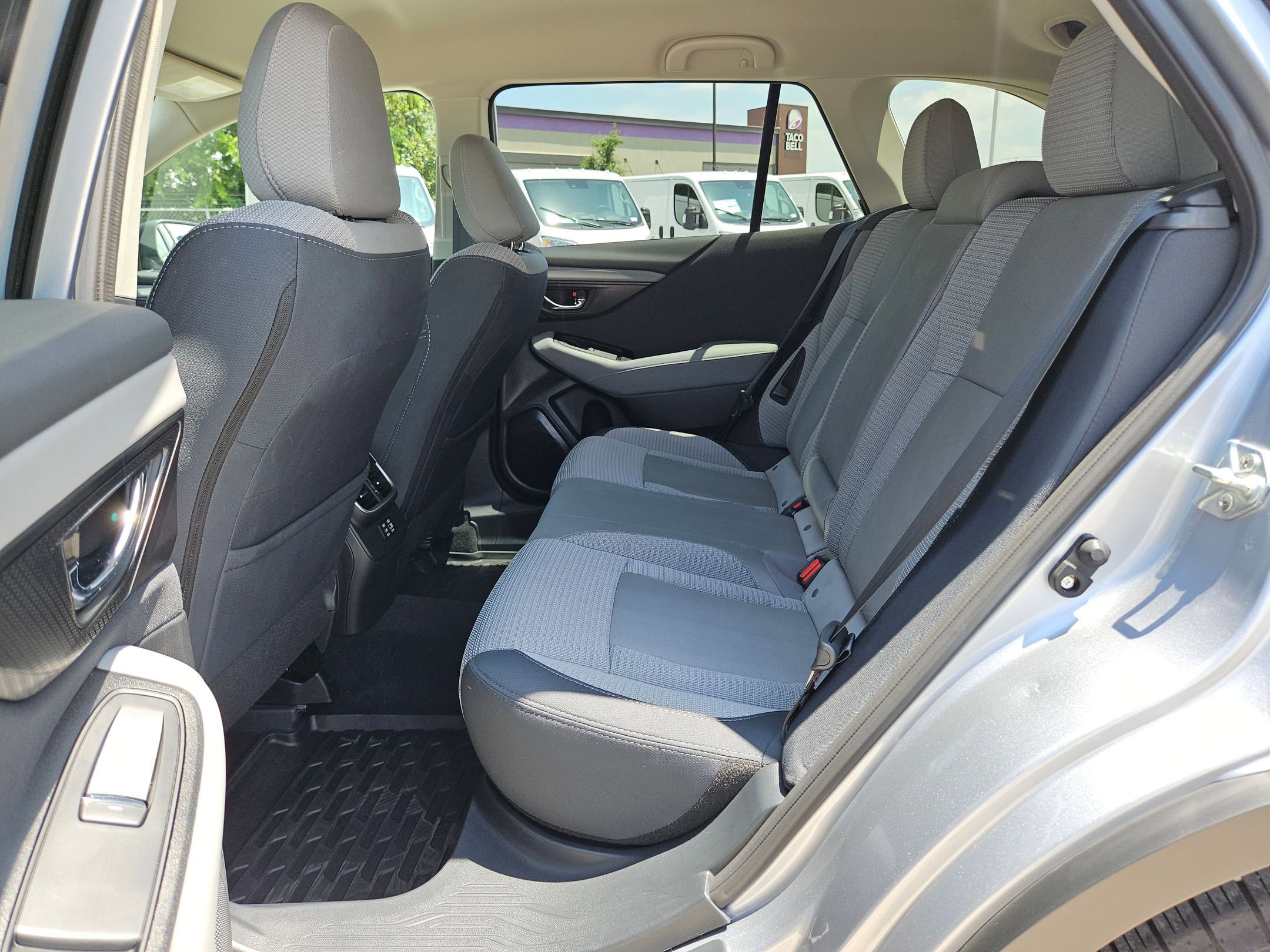 Used 2025 Subaru Outback Premium AWD/4WD image 14