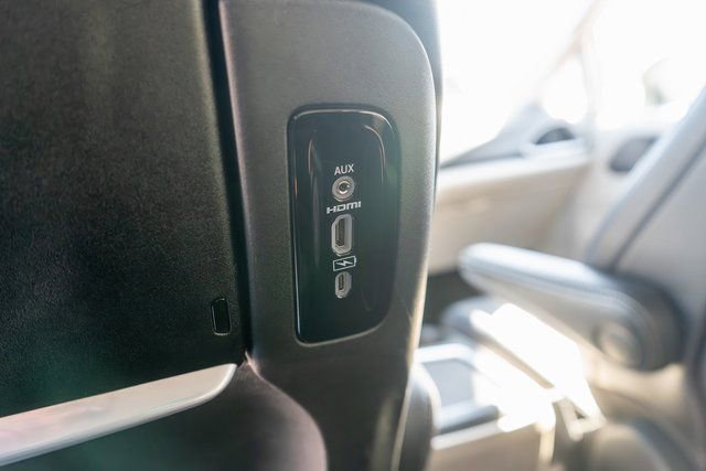 Used 2023 Chrysler Pacifica Touring-L w/ Uconnect Theater Family Group image 14