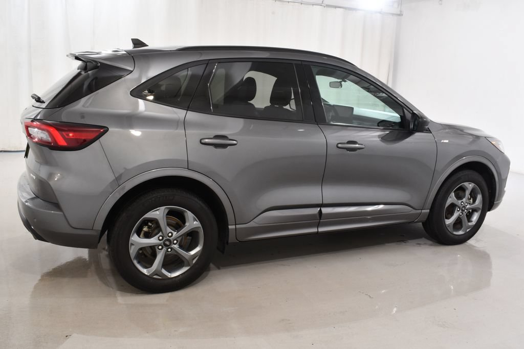 Used 2023 Ford Escape ST-Line w/ Tech Pack #1 AWD/4WD image 11
